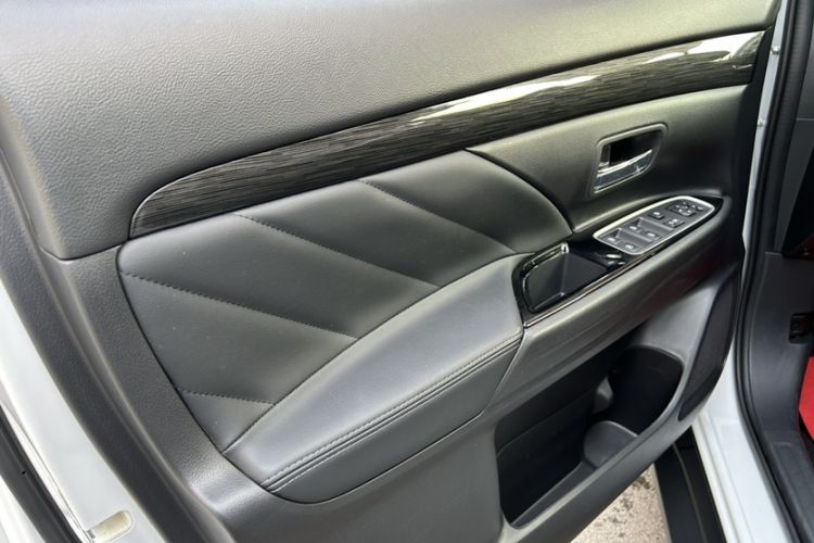 Used Mitsubishi Outlander 2019 2.0L Two-Wheel Drive Comfort Edition 5 Seats China VI Standard Interior 4