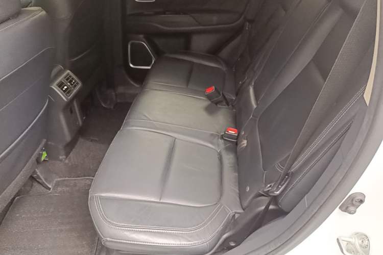 Used Mitsubishi Outlander 2019 2.0L Two-Wheel Drive Comfort Edition 5 Seats China VI Standard Interior 4