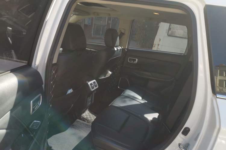 Used Mitsubishi Outlander 2019 2.4L 4x4 Zhi Xiang Edition 5 Seats China VI Standard Interior 4