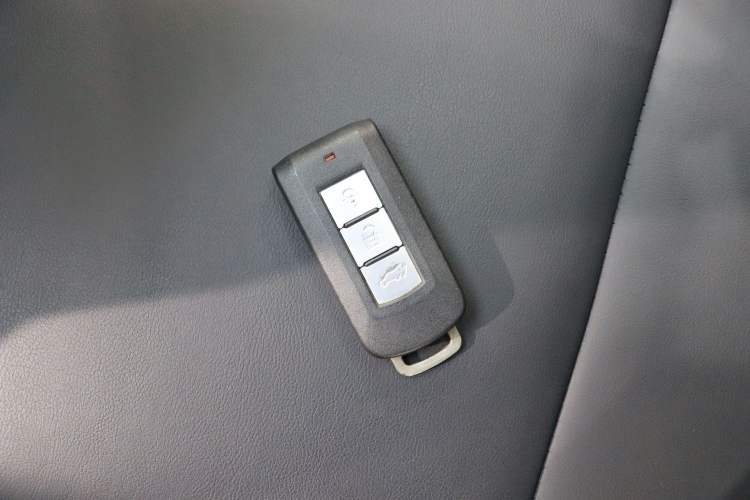 Used Mitsubishi Outlander 2019 2.4L 4x4 Zhi Xiang Edition 5 Seats China V Emission Standard Interior 4