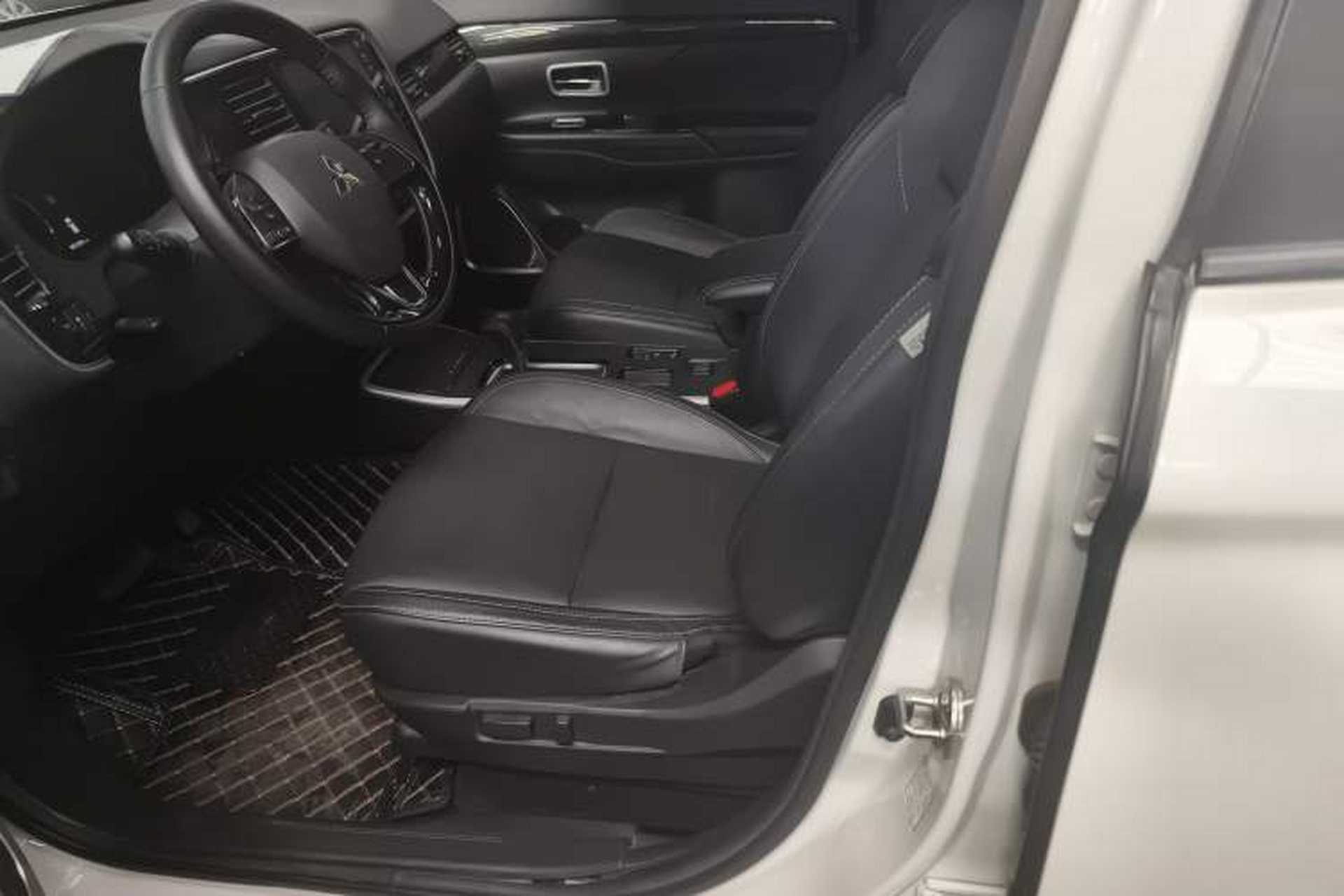 Used Mitsubishi Outlander 2019 2.0L Two-Wheel Drive Comfort Edition 5 Seats China V Standard Interior 4