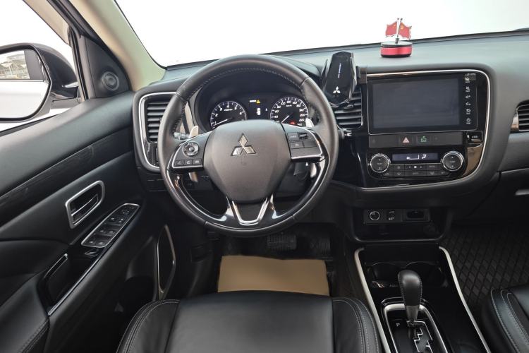 Used Mitsubishi Outlander 2019 2.4L 4x4 Zhi Xiang Edition 5 Seats China VI Standard Interior 5