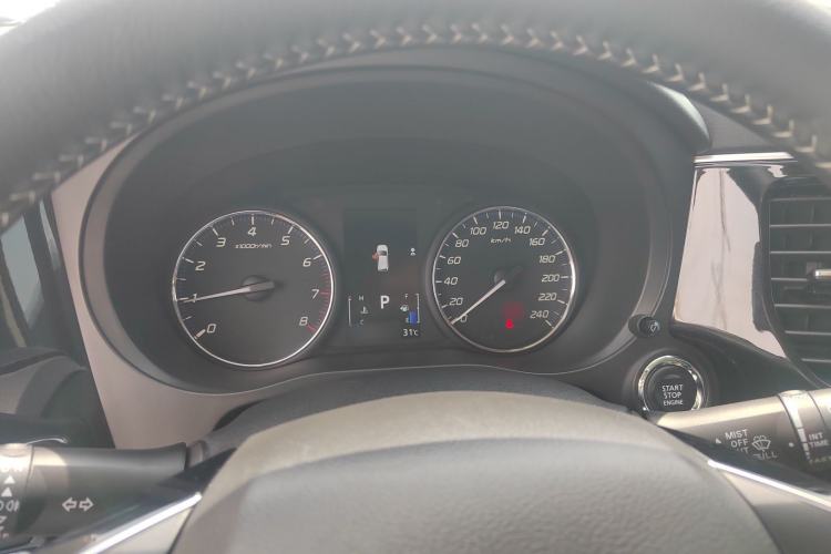 Used Mitsubishi Outlander 2019 2.0L Two-Wheel Drive Comfort Edition 7-Seater China VI Standard Interior 5