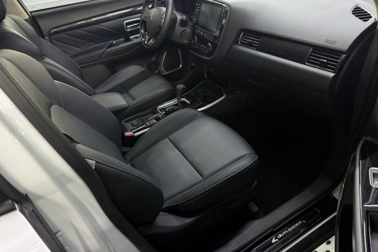 Used Mitsubishi Outlander 2019 2.0L Two-Wheel Drive Comfort Edition 5 Seats China V Standard Interior 5