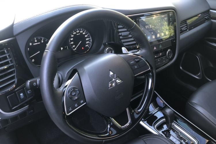 Used Mitsubishi Outlander 2019 2.4L Two-Wheel Drive ZhiXing Version 5 Seats China V Emission Standard Interior 5