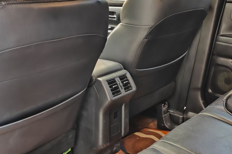 Used Mitsubishi Outlander 2019 2.0L Two-Wheel Drive Comfort Edition 5 Seats China VI Standard Interior 6