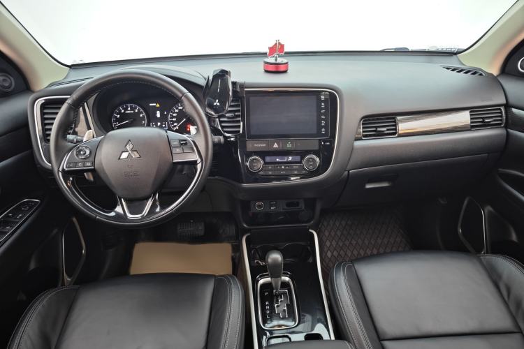 Used Mitsubishi Outlander 2019 2.4L 4x4 Zhi Xiang Edition 5 Seats China VI Standard Interior 6