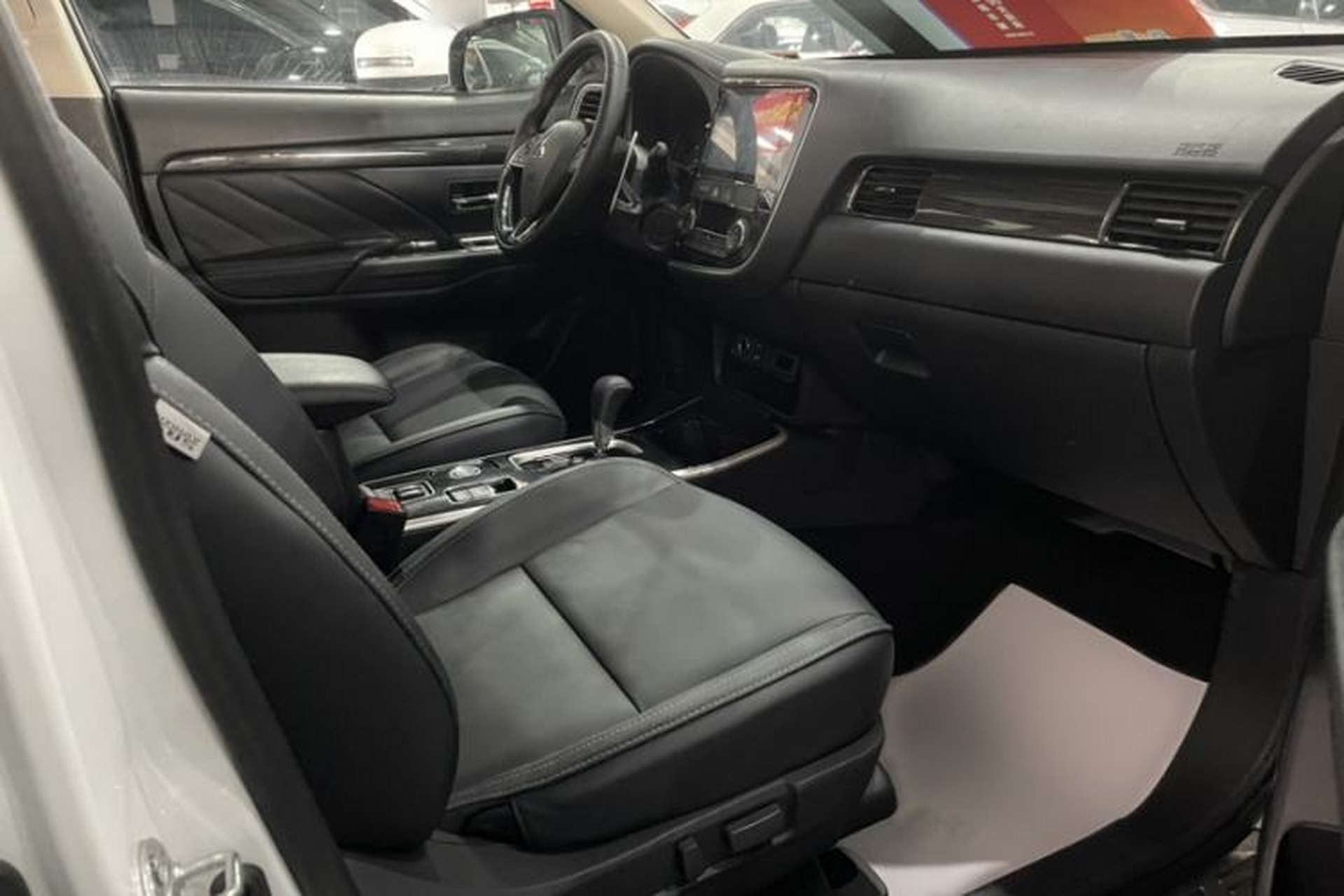 Used Mitsubishi Outlander 2019 2.4L 4x4 Zhi Xiang Edition 5 Seats China VI Standard Interior 6