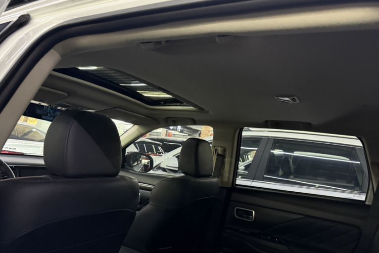 Used Mitsubishi Outlander 2019 2.0L Two-Wheel Drive Comfort Edition 5 Seats China V Standard Interior 6