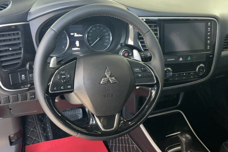 Used Mitsubishi Outlander 2019 2.4L 4x4 Zhi Xiang Edition 5 Seats China VI Standard Interior 6
