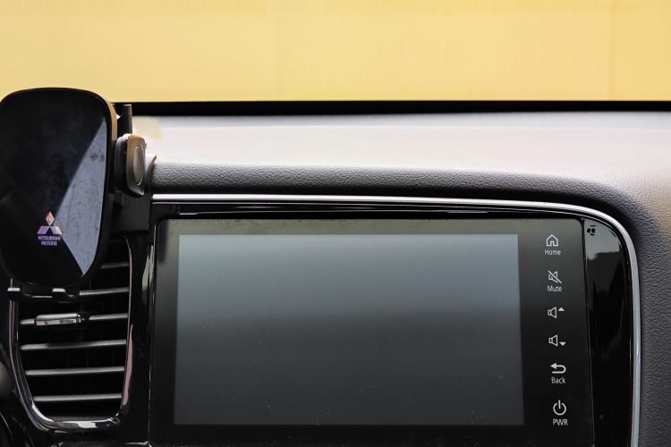 Used Mitsubishi Outlander 2019 2.4L 4x4 Zhi Xiang Edition 5 Seats China V Emission Standard Interior 7
