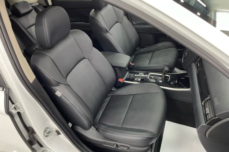 Used Mitsubishi Outlander 2019 2.4L 4x4 Zhi Xiang Edition 5 Seats China VI Standard Interior 7