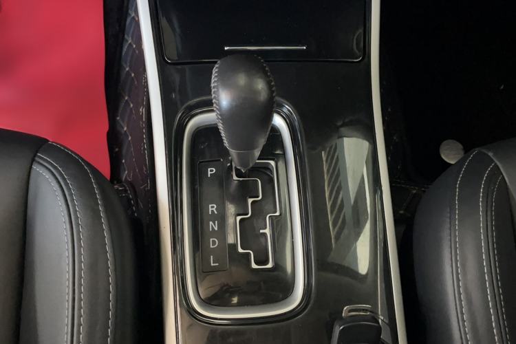 Used Mitsubishi Outlander 2019 2.4L 4x4 Zhi Xiang Edition 5 Seats China VI Standard Interior 8