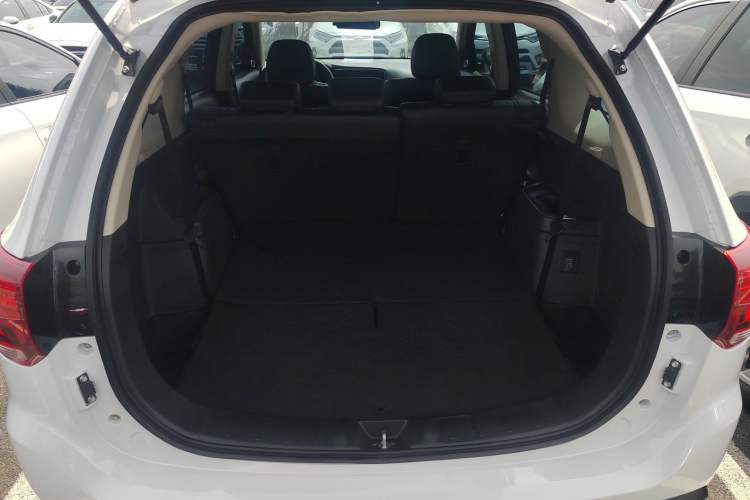 Used Mitsubishi Outlander 2019 2.0L Two-Wheel Drive Comfort Edition 7-Seater China VI Standard Interior 9