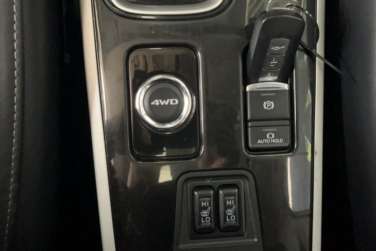 Used Mitsubishi Outlander 2019 2.4L 4x4 Zhi Xiang Edition 5 Seats China VI Standard Interior 9