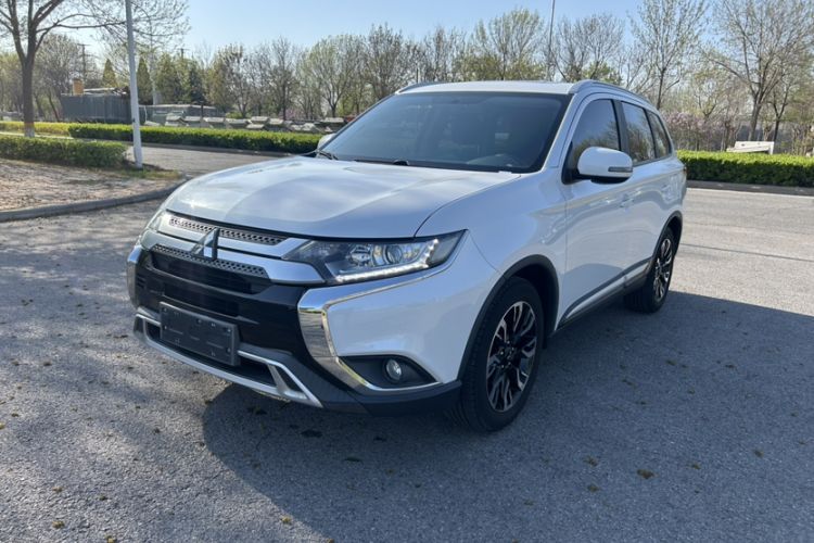 Used Mitsubishi Outlander 2019 2.0L Two-Wheel Drive Comfort Edition 5 Seats China VI Standard Guazi used car, China used car export, Used car for sale, Used cars, Cheapest cars for sale