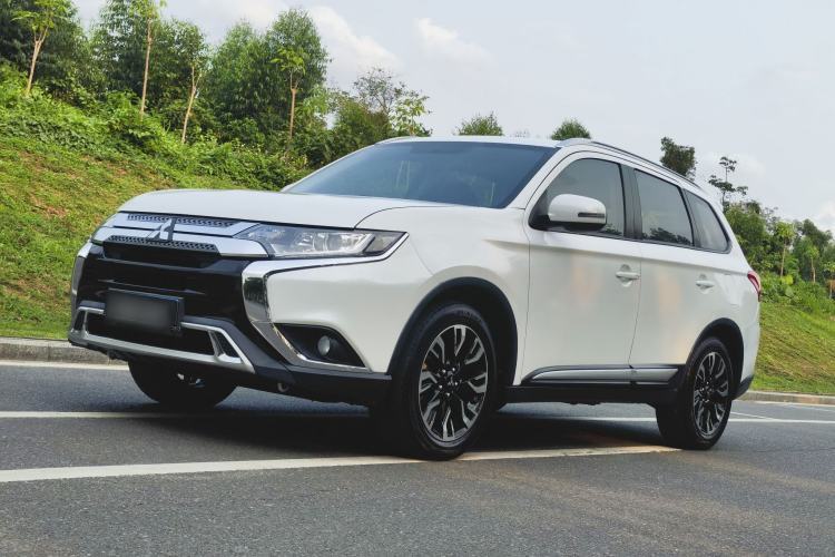 Used Mitsubishi Outlander 2019 2.0L Two-Wheel Drive Comfort Edition 5 Seats China VI Standard Guazi used car, China used car export, Used car for sale, Used cars, Cheapest cars for sale