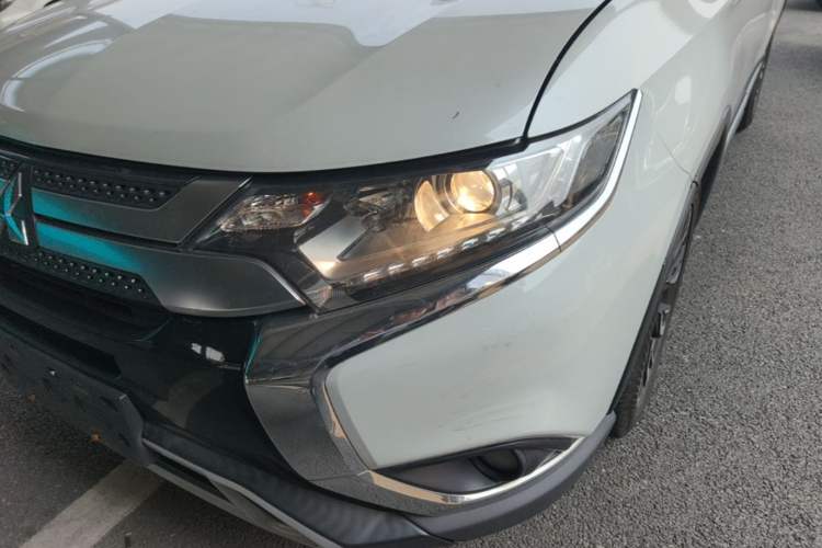 Used Mitsubishi Outlander 2019 2.0L Two-Wheel Drive Comfort Edition 5 Seats China VI Standard Left Front Headlight