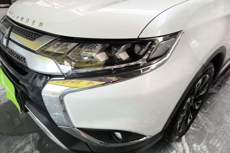 Used Mitsubishi Outlander 2019 2.4L 4x4 Zhi Xiang Edition 5 Seats China VI Standard Left Front Headlight