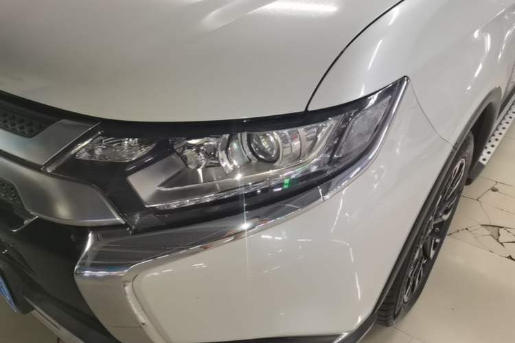 Used Mitsubishi Outlander 2019 2.0L Two-Wheel Drive Comfort Edition 5 Seats China VI Standard Left Front Headlight