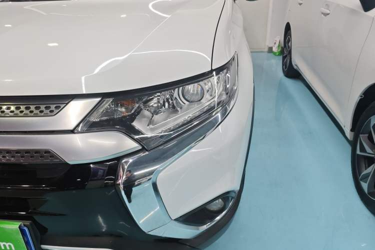 Used Mitsubishi Outlander 2019 2.0L Two-Wheel Drive Comfort Edition 5 Seats China VI Standard Left Front Headlight