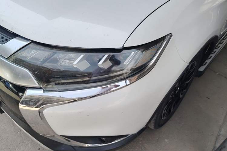 Used Mitsubishi Outlander 2019 2.4L 4x4 Zhi Xiang Edition 7 Seats China V Emission Standard Left Front Headlight