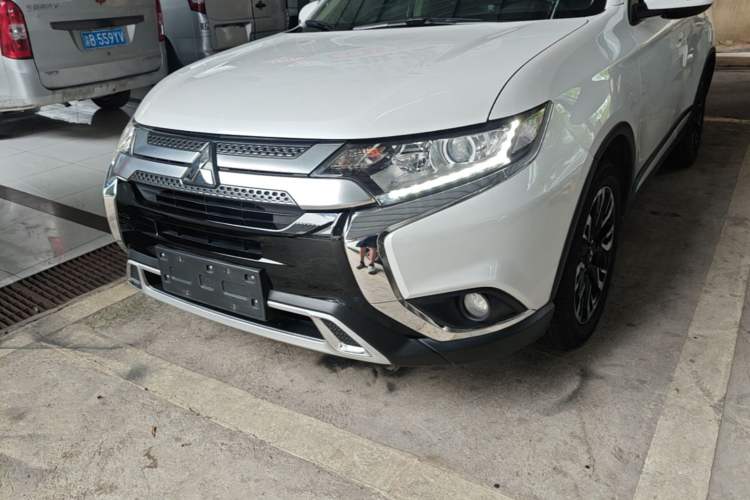 Used Mitsubishi Outlander 2019 2.0L Two-Wheel Drive Comfort Edition 5 Seats China V Standard Left Front Headlight