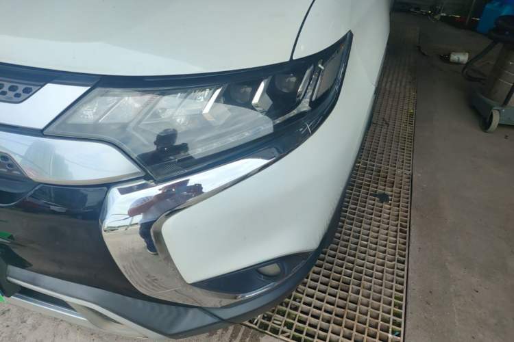 Used Mitsubishi Outlander 2019 2.4L 4x4 Zhi Xiang Edition 7 Seats China VI Standard Left Front Headlight