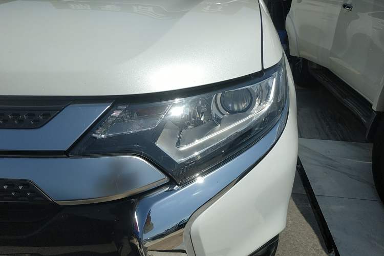 Used Mitsubishi Outlander 2019 2.0L Two-Wheel Drive Comfort Edition 5 Seats China V Standard Left Front Headlight