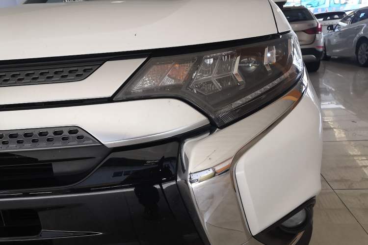 Used Mitsubishi Outlander 2019 2.4L 4x4 Zhi Xiang Edition 5 Seats China VI Standard Left Front Headlight