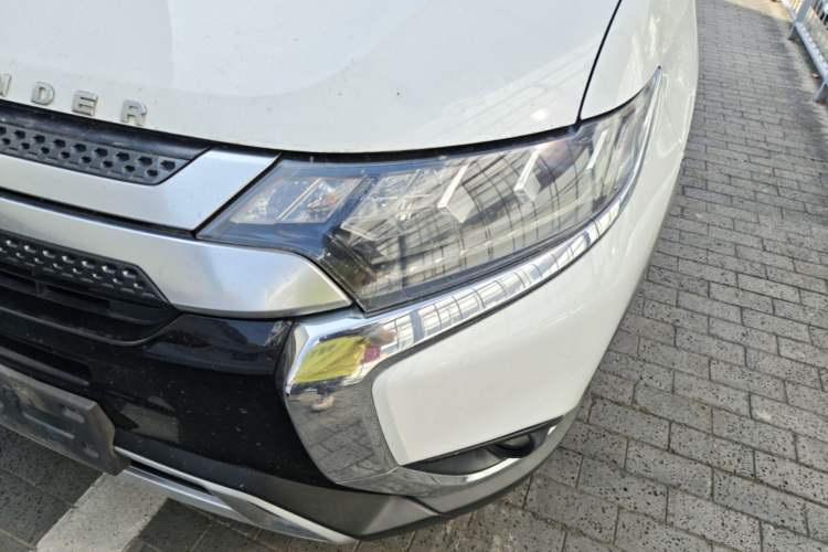 Used Mitsubishi Outlander 2019 2.4L 4x4 Zhi Xiang Edition 5 Seats China V Emission Standard Left Front Headlight