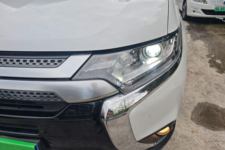 Used Mitsubishi Outlander 2019 2.0L Two-Wheel Drive Comfort Edition 5 Seats China VI Standard Left Front Headlight