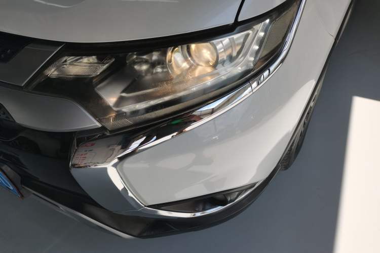 Used Mitsubishi Outlander 2019 2.0L Two-Wheel Drive Comfort Edition 7-Seater China VI Standard Left Front Headlight
