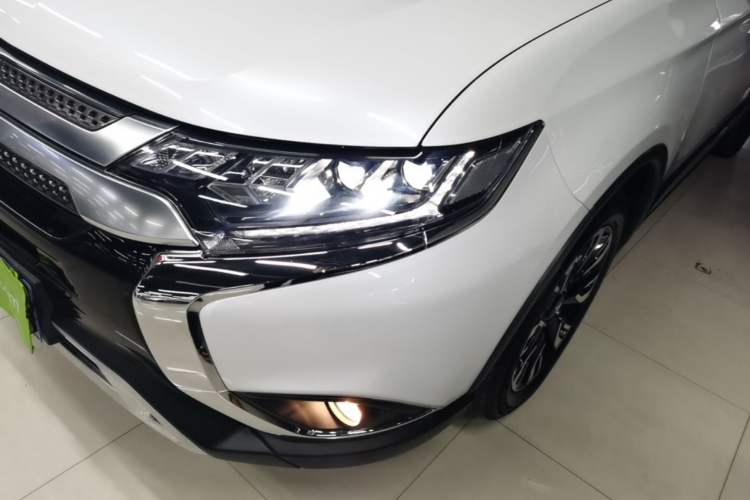 Used Mitsubishi Outlander 2019 2.4L 4x4 Zhi Xiang Edition 5 Seats China VI Standard Left Front Headlight