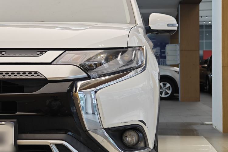Used Mitsubishi Outlander 2019 2.4L 4x4 Zhi Xiang Edition 5 Seats China V Emission Standard Left Front Headlight