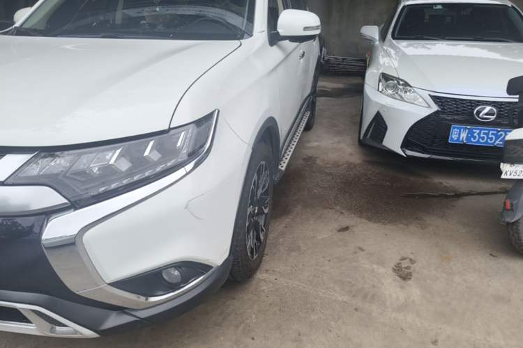 Used Mitsubishi Outlander 2019 2.4L 4x4 Zhi Xiang Edition 7 Seats China VI Standard Left Front Headlight