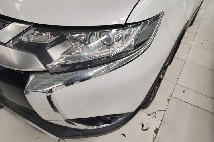 Used Mitsubishi Outlander 2019 2.0L Two-Wheel Drive Comfort Edition 5 Seats China VI Standard Left Front Headlight