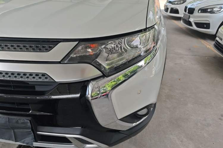 Used Mitsubishi Outlander 2019 2.0L Two-Wheel Drive Comfort Edition 5 Seats China V Standard Left Front Headlight