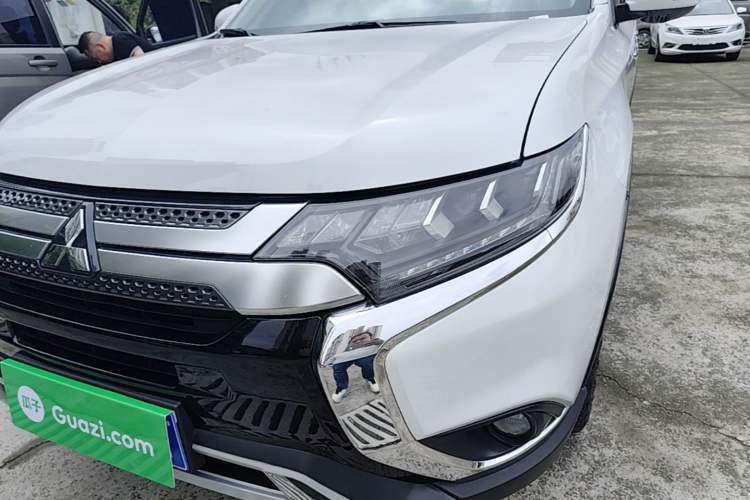 Used Mitsubishi Outlander 2019 2.4L 4x4 Zhi Xiang Edition 7 Seats China VI Standard Left Front Headlight