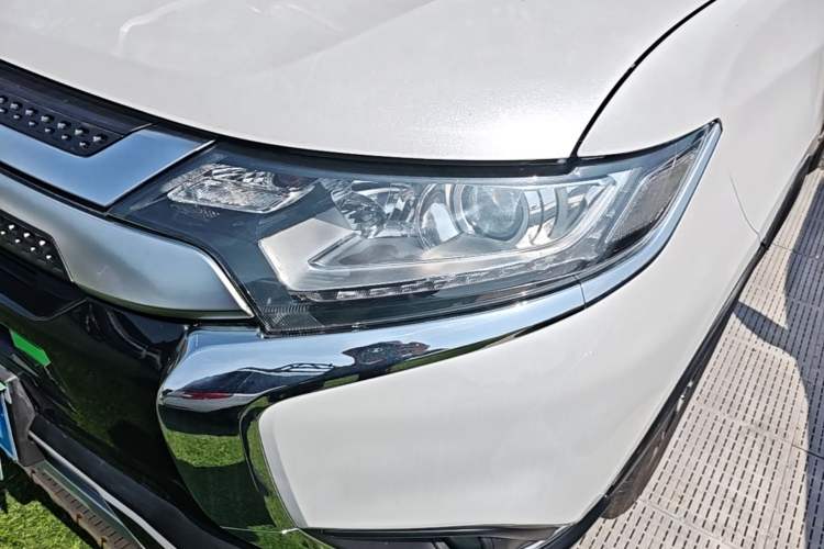 Used Mitsubishi Outlander 2019 2.0L Two-Wheel Drive Comfort Edition 5 Seats China V Standard Left Front Headlight