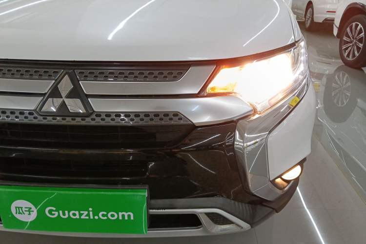 Used Mitsubishi Outlander 2019 2.0L Two-Wheel Drive Comfort Edition 5 Seats China VI Standard Left Front Headlight