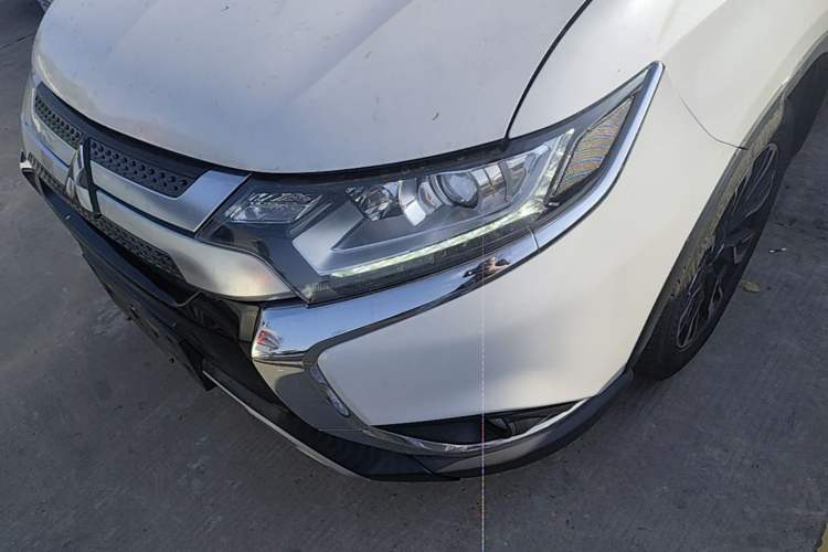 Used Mitsubishi Outlander 2019 2.0L Two-Wheel Drive Comfort Edition 5 Seats China VI Standard Left Front Headlight