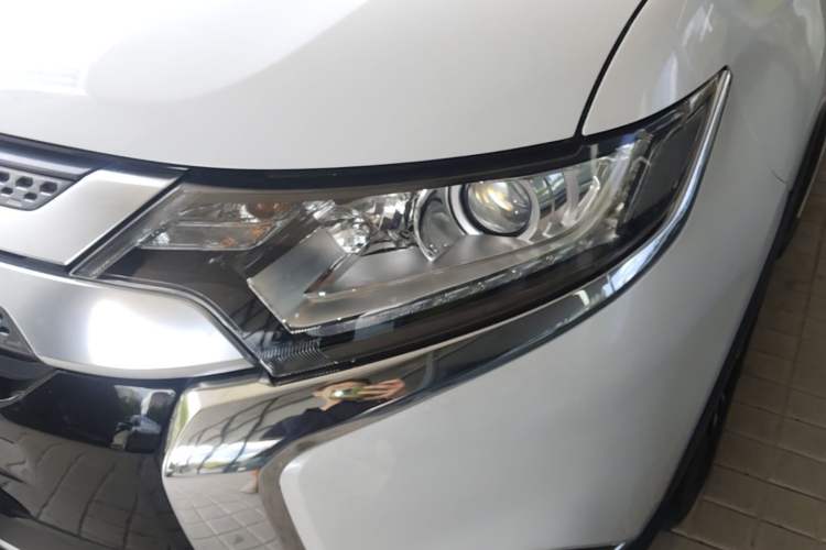 Used Mitsubishi Outlander 2019 2.0L Two-Wheel Drive Comfort Edition 5 Seats China VI Standard Left Front Headlight