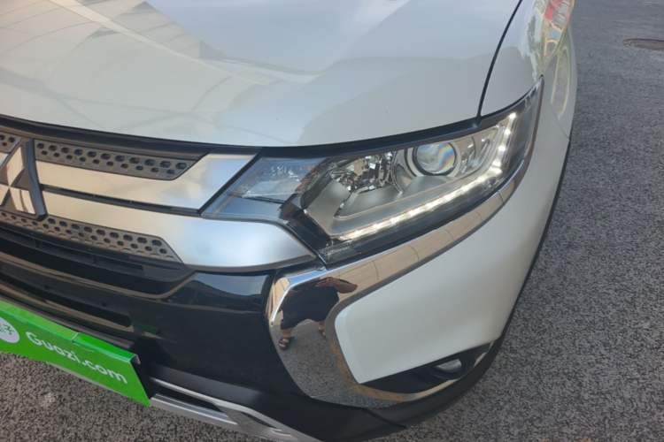 Used Mitsubishi Outlander 2019 2.0L Two-Wheel Drive Comfort Edition 5 Seats China VI Standard Left Front Headlight
