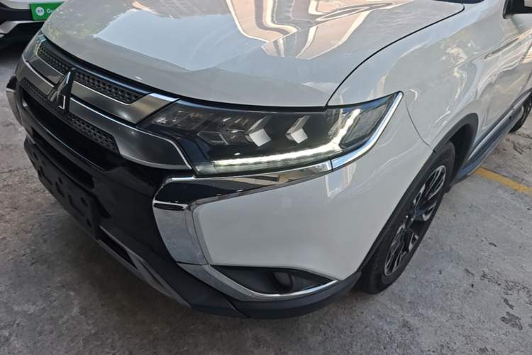 Used Mitsubishi Outlander 2019 2.4L 4x4 Zhi Xiang Edition 7 Seats China VI Standard Left Front Headlight