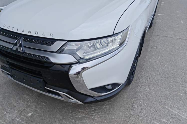 Used Mitsubishi Outlander 2019 2.0L Two-Wheel Drive Comfort Edition 5 Seats China V Standard Left Front Headlight