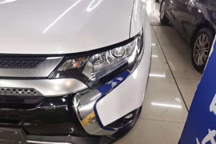 Used Mitsubishi Outlander 2019 2.0L Two-Wheel Drive Comfort Edition 5 Seats China V Standard Left Front Headlight
