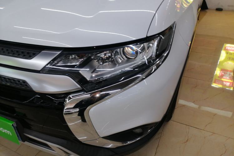 Used Mitsubishi Outlander 2019 2.0L Two-Wheel Drive Comfort Edition 7-Seater China VI Standard Left Front Headlight