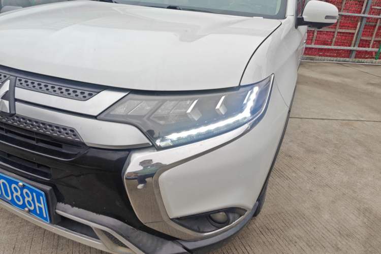 Used Mitsubishi Outlander 2019 2.4L 4x4 Zhi Xiang Edition 7 Seats China VI Standard Left Front Headlight