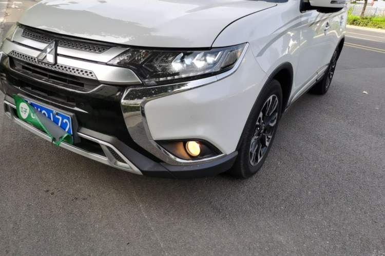 Used Mitsubishi Outlander 2019 2.4L 4x4 Zhi Xiang Edition 7 Seats China VI Standard Left Front Headlight